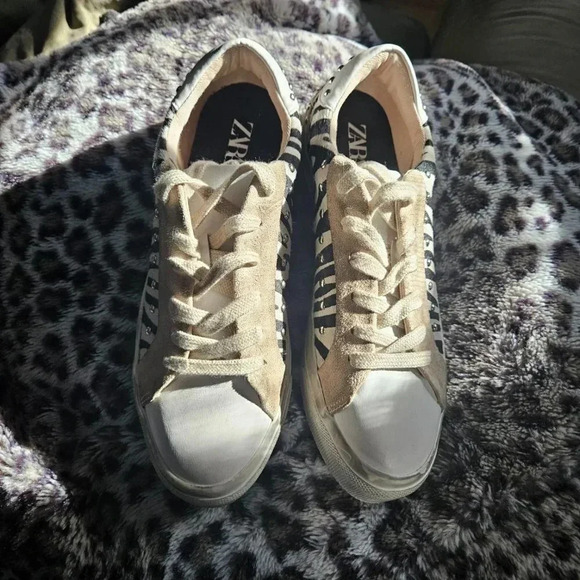 Zara | Zebra Pattern Studded Distressed (but like new!) Sneakers Size 41 - Picture 6 of 16